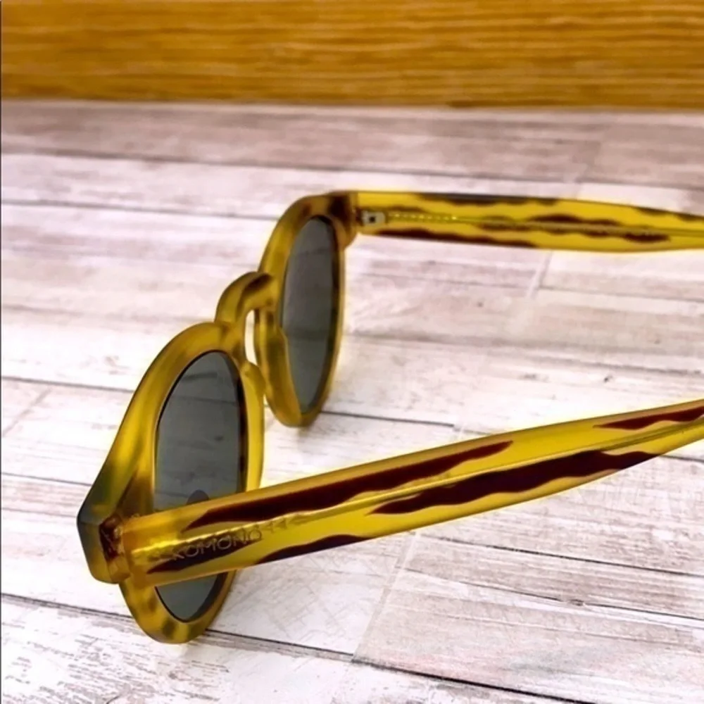 Girl's KOMONO Sunglasses NEW Yellow & Brown animal print